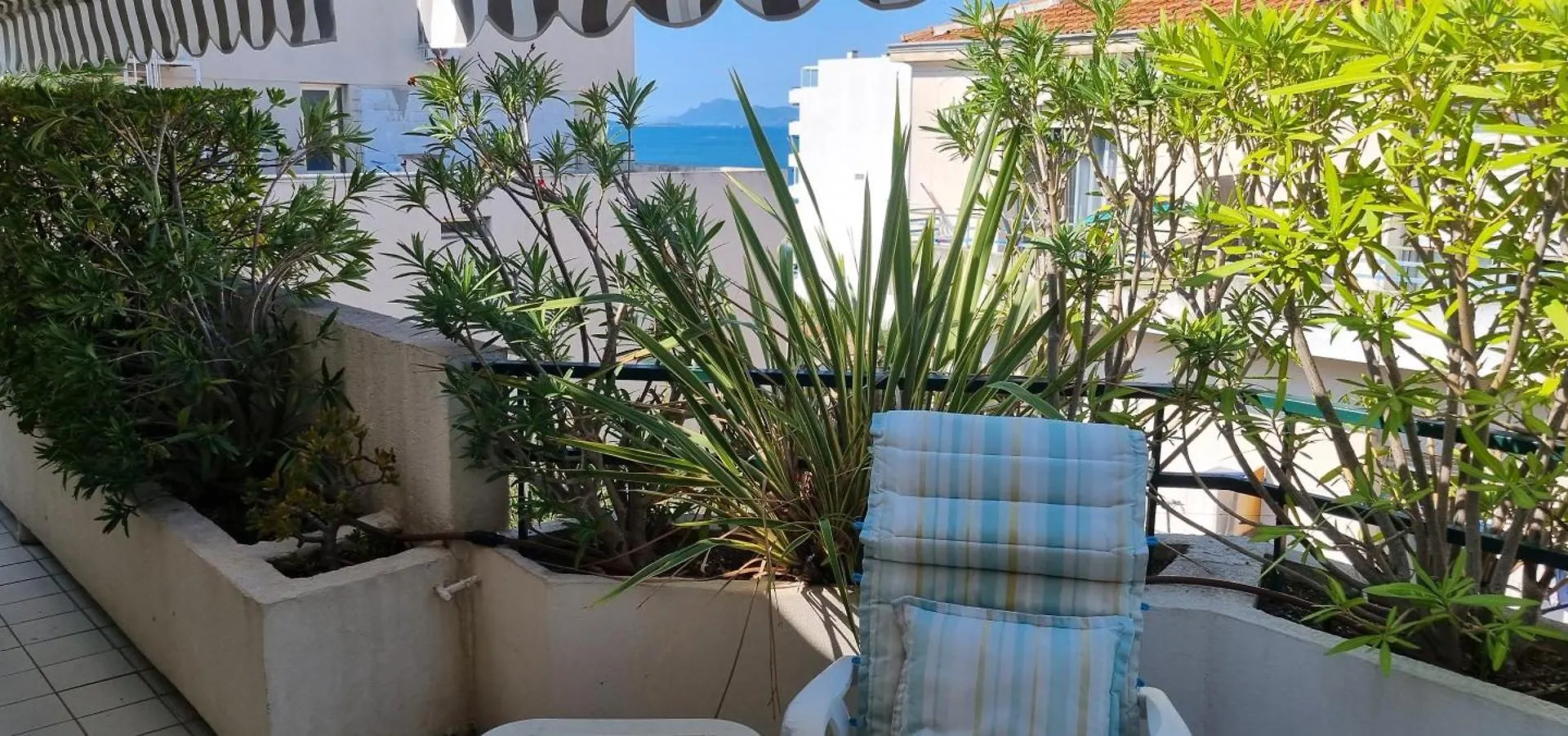 Le Cap St-Charles - Spacieux Dernier Etage - Terrasses - Climatisation - Parking Juan-les-Pins