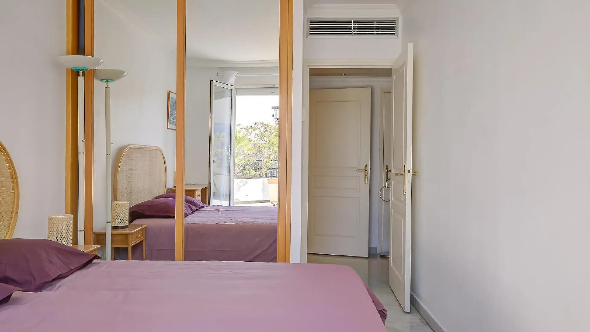 Le Cap St-Charles - Spacieux Dernier Etage - Terrasses - Climatisation - Parking Juan-les-Pins Apartment