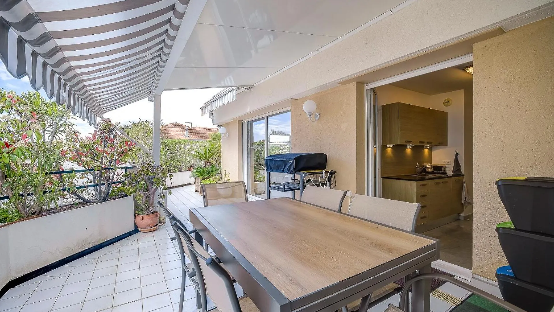Le Cap St-Charles - Spacieux Dernier Etage - Terrasses - Climatisation - Parking Juan-les-Pins Apartment