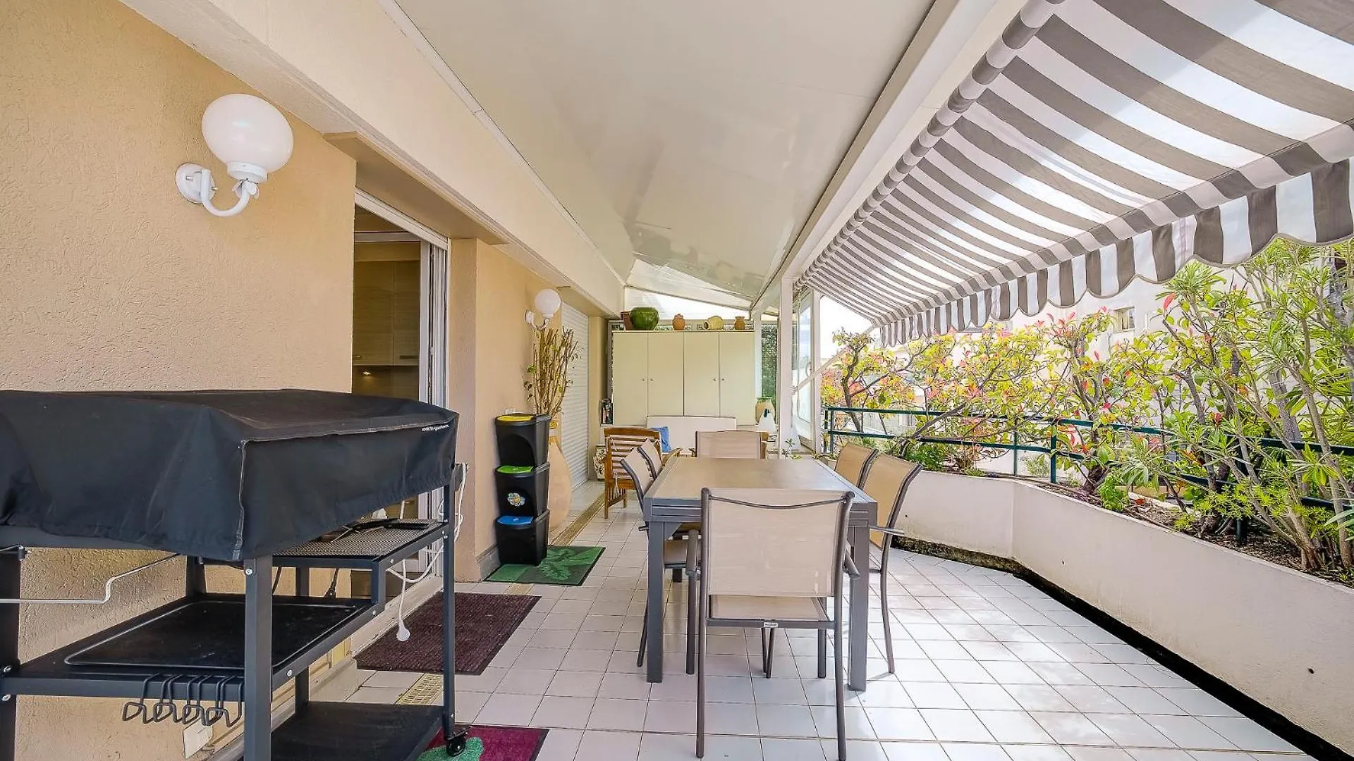 Le Cap St-Charles - Spacieux Dernier Etage - Terrasses - Climatisation - Parking Juan-les-Pins Apartmán