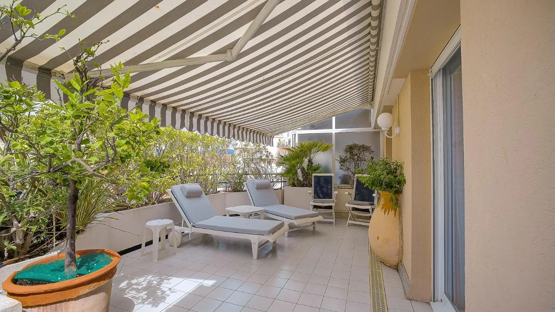 Apartment Le Cap St-Charles - Spacieux Dernier Etage - Terrasses - Climatisation - Parking Juan-les-Pins France